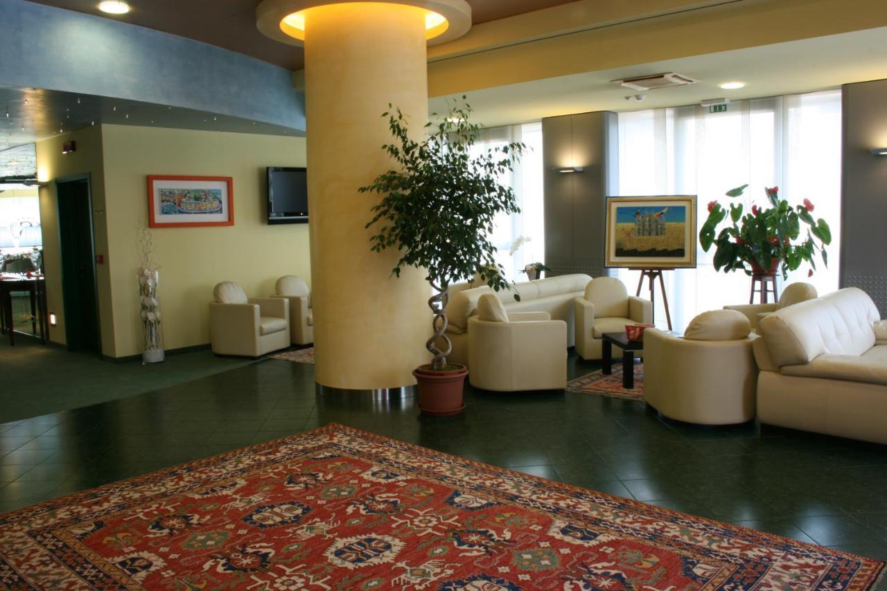 Hotel Senator Gorgonzola Exteriör bild