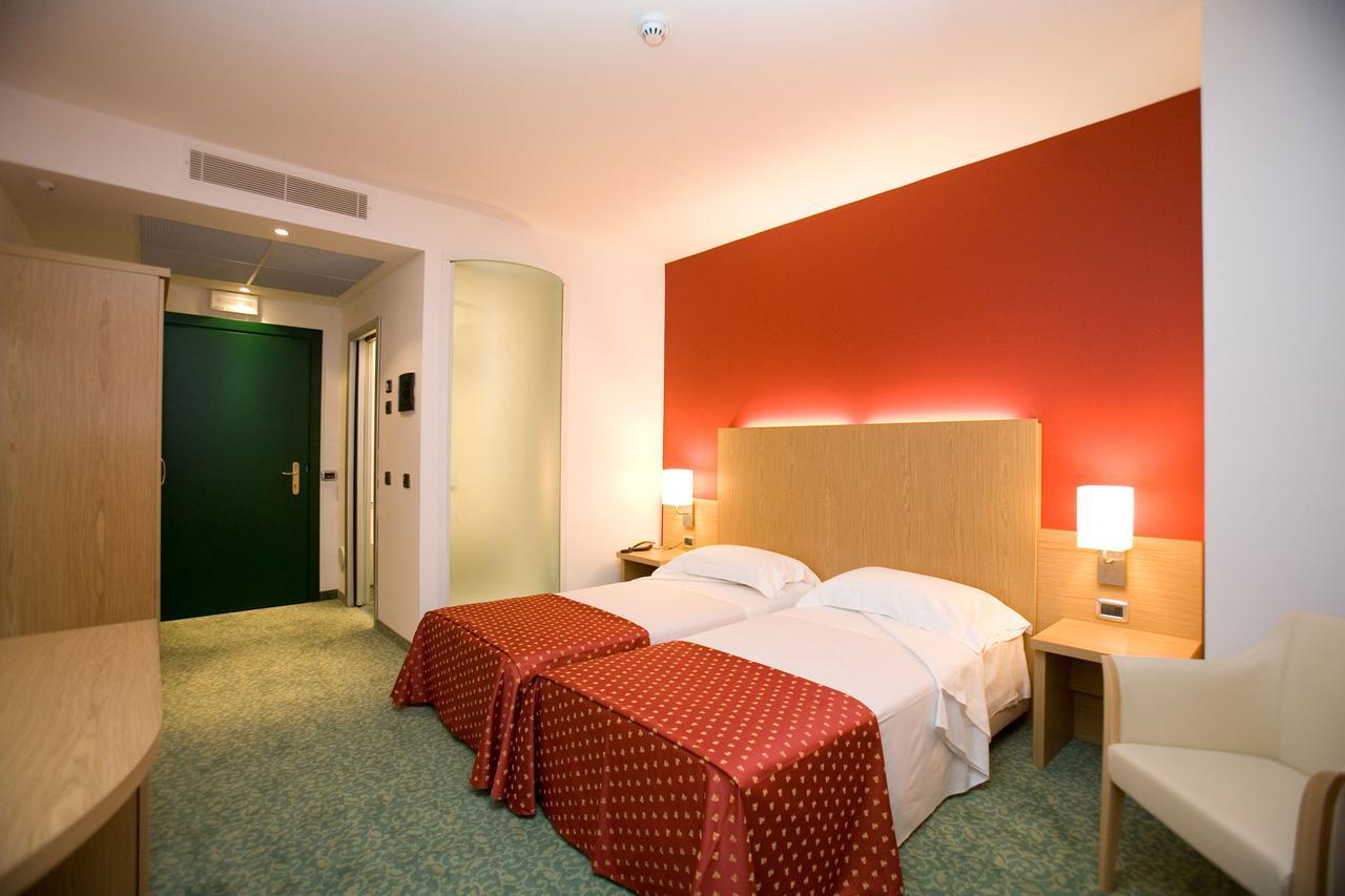 Hotel Senator Gorgonzola Exteriör bild